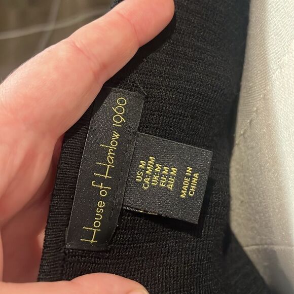 House of Harlow 1960 Black Fitted‎ Camisole - Picture 3 of 3